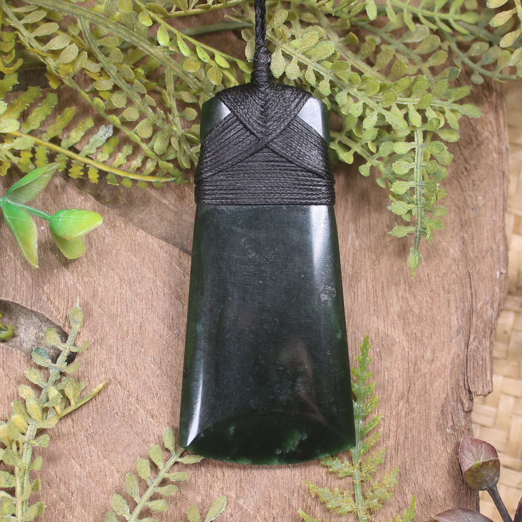 Kawakawa Pounamu Toki