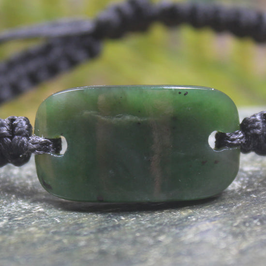 Adjustable cord bracelet with Kawakawa Pounamu
