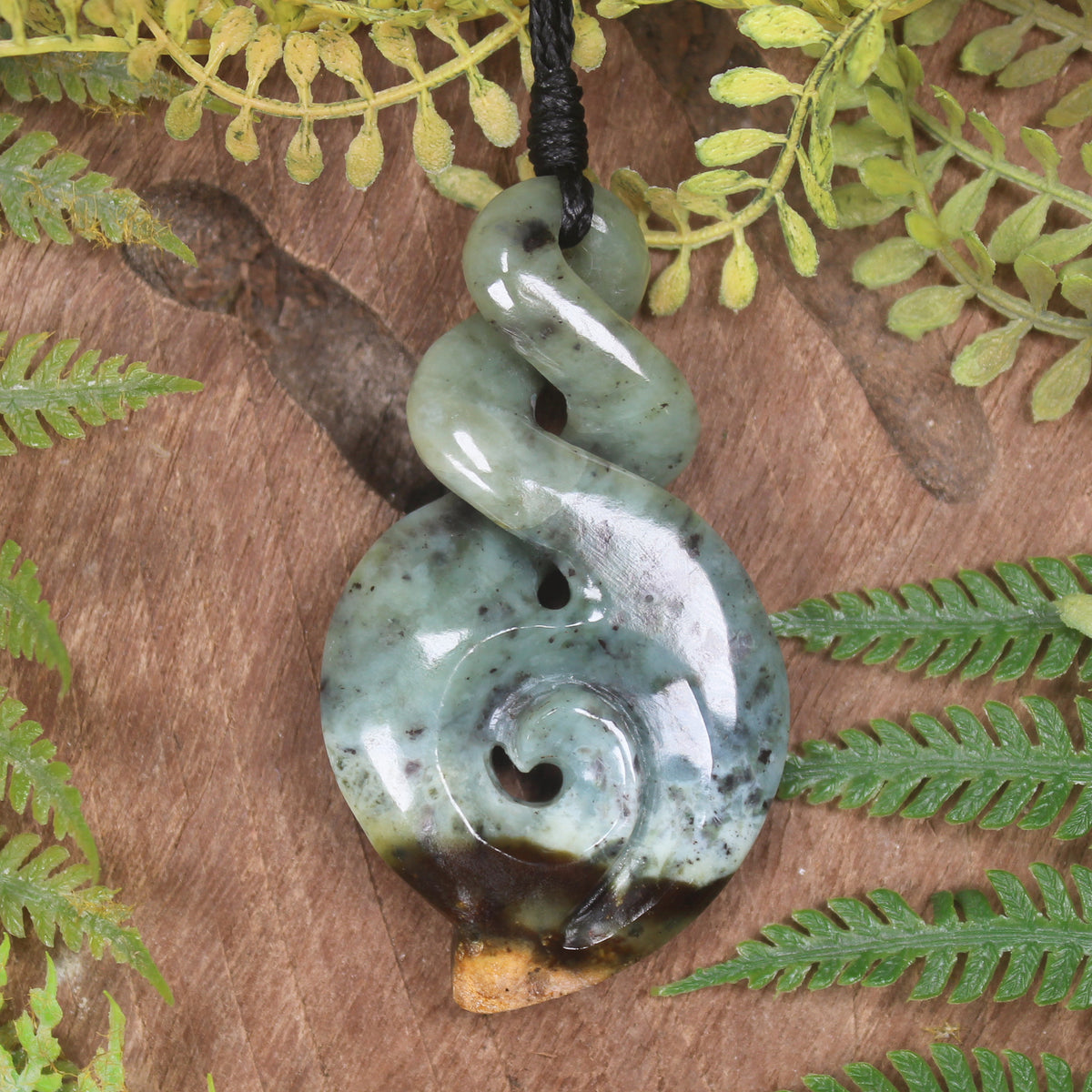 Twist or Pikorua carved from Flower Jade Pounamu - NZ Greenstone