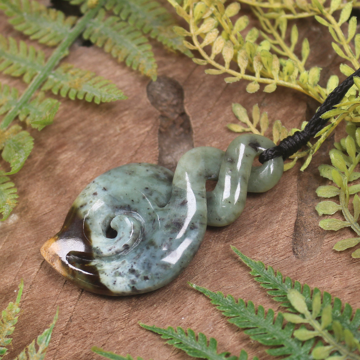 Twist or Pikorua carved from Flower Jade Pounamu - NZ Greenstone