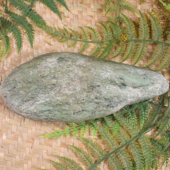 Freeform Touchstone Pounamu Sculpture - Inanga Pounamu - NZ Greenstone