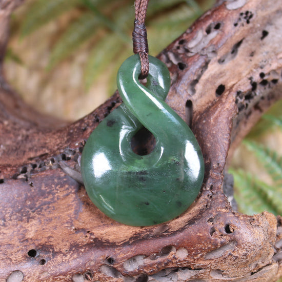 Twist or Pikorua carved from Hapopo Pounamu - NZ Greenstone