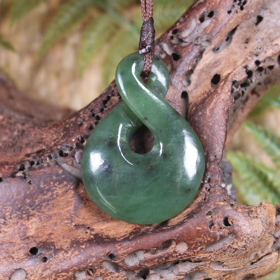Twist or Pikorua carved from Hapopo Pounamu - NZ Greenstone