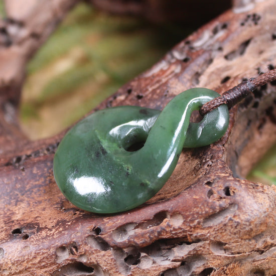 Twist or Pikorua carved from Hapopo Pounamu - NZ Greenstone