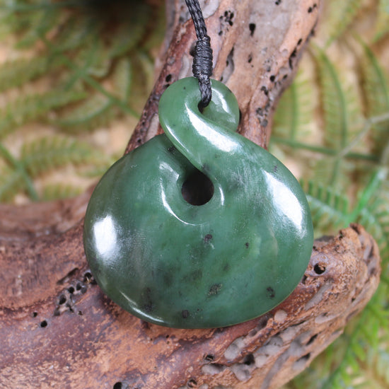 Twist or Pikorua carved from Hapopo Pounamu - NZ Greenstone