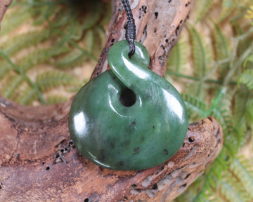 Twist or Pikorua carved from Hapopo Pounamu - NZ Greenstone
