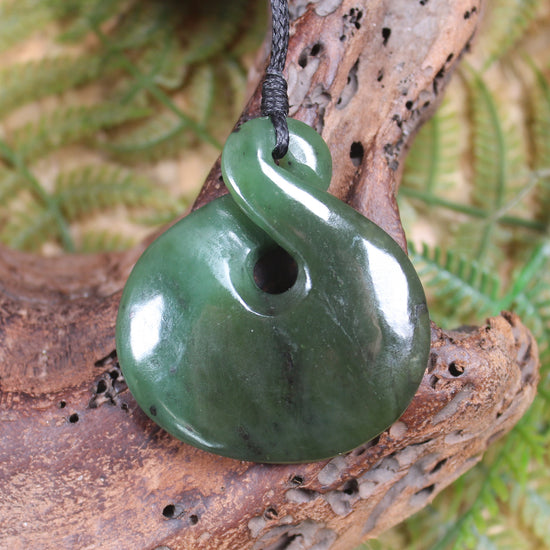 Twist or Pikorua carved from Hapopo Pounamu - NZ Greenstone
