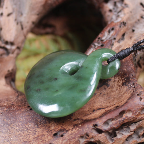 Twist or Pikorua carved from Hapopo Pounamu - NZ Greenstone