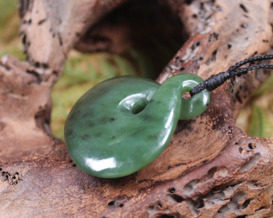 Twist or Pikorua carved from Hapopo Pounamu - NZ Greenstone
