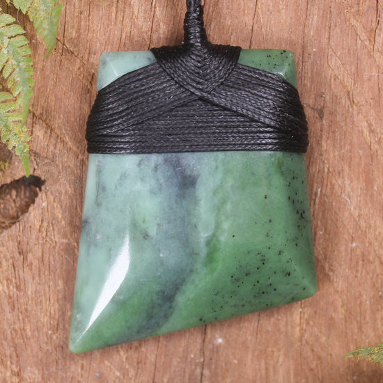 Hapopo Pounamu Toki - NZ Greenstone