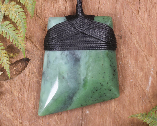 Hapopo Pounamu Toki - NZ Greenstone