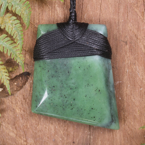 Hapopo Pounamu Toki - NZ Greenstone