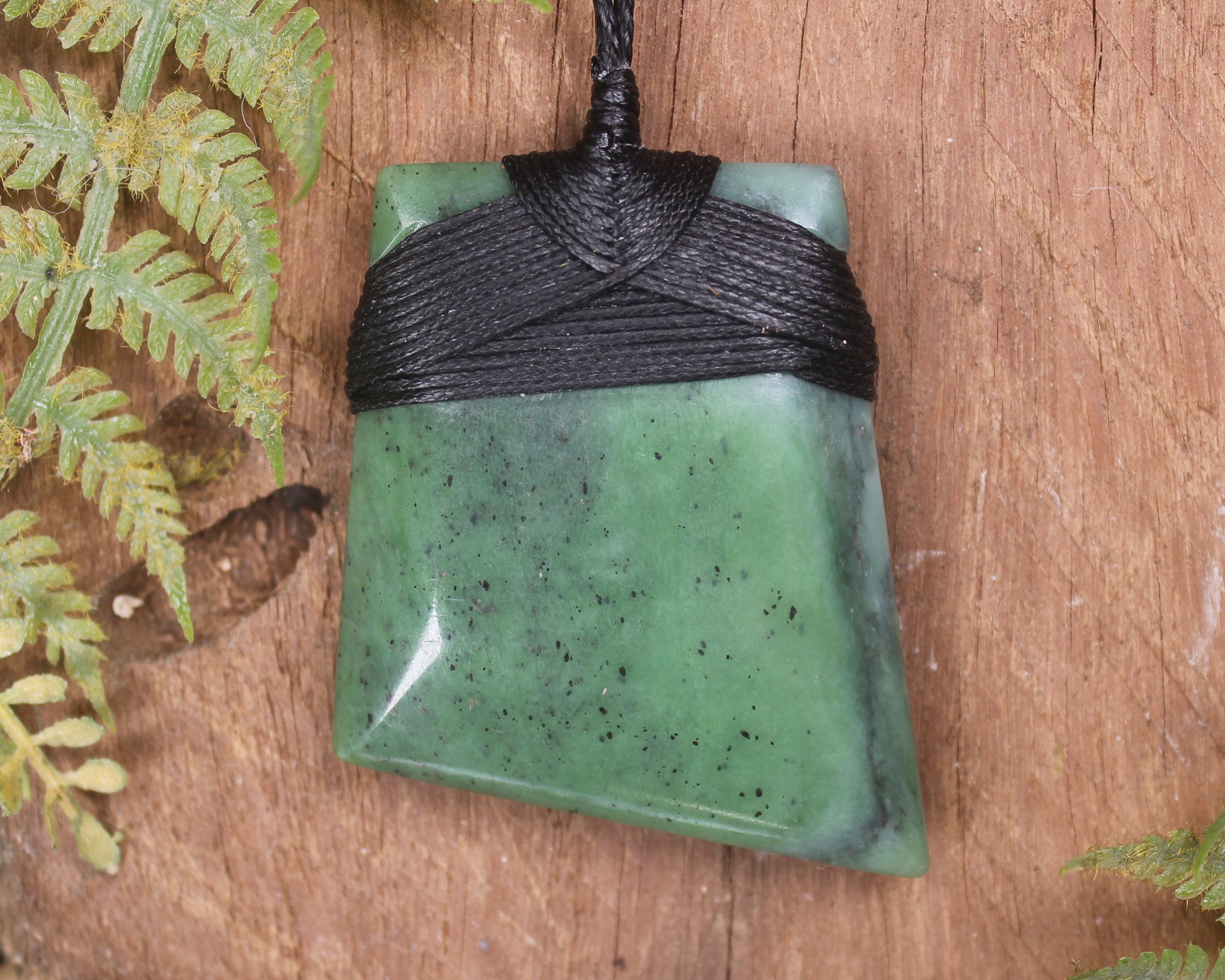 Hapopo Pounamu Toki - NZ Greenstone