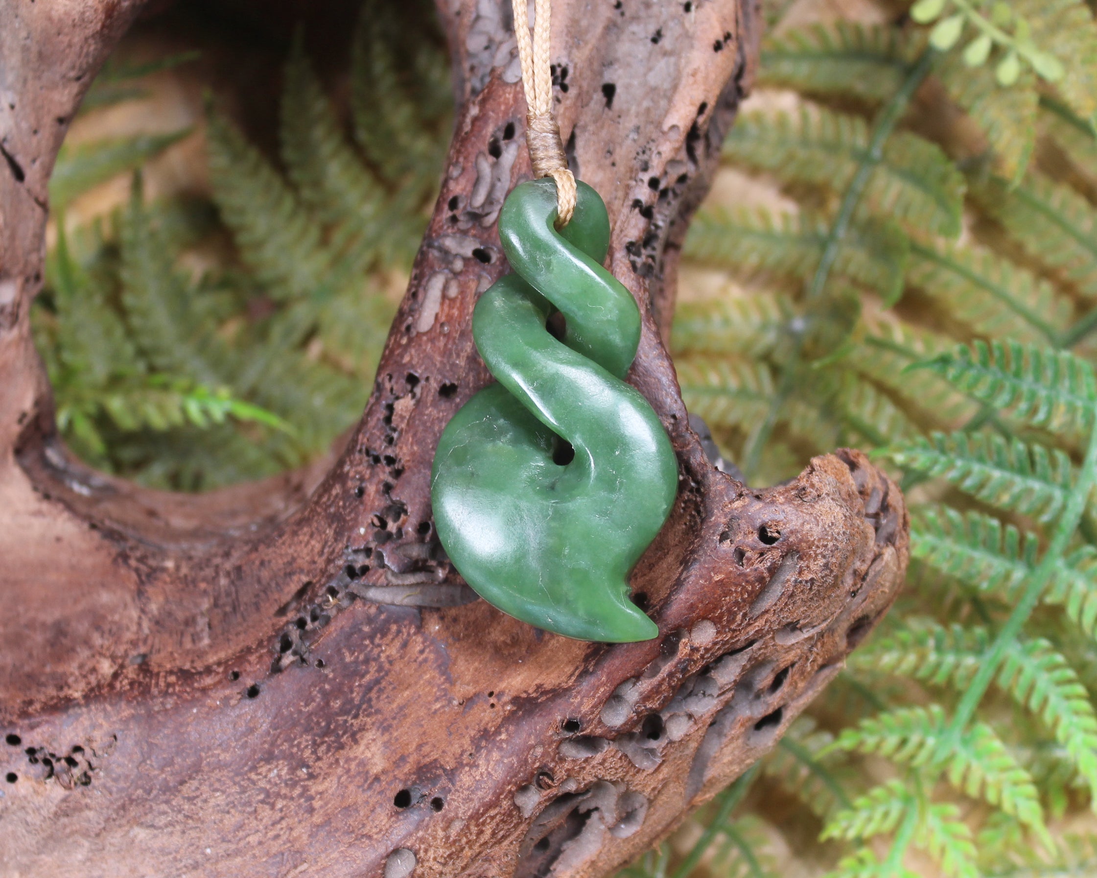 Twist or Pikorua carved from Hapopo Pounamu - NZ Greenstone