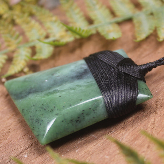 Hapopo Pounamu Toki - NZ Greenstone