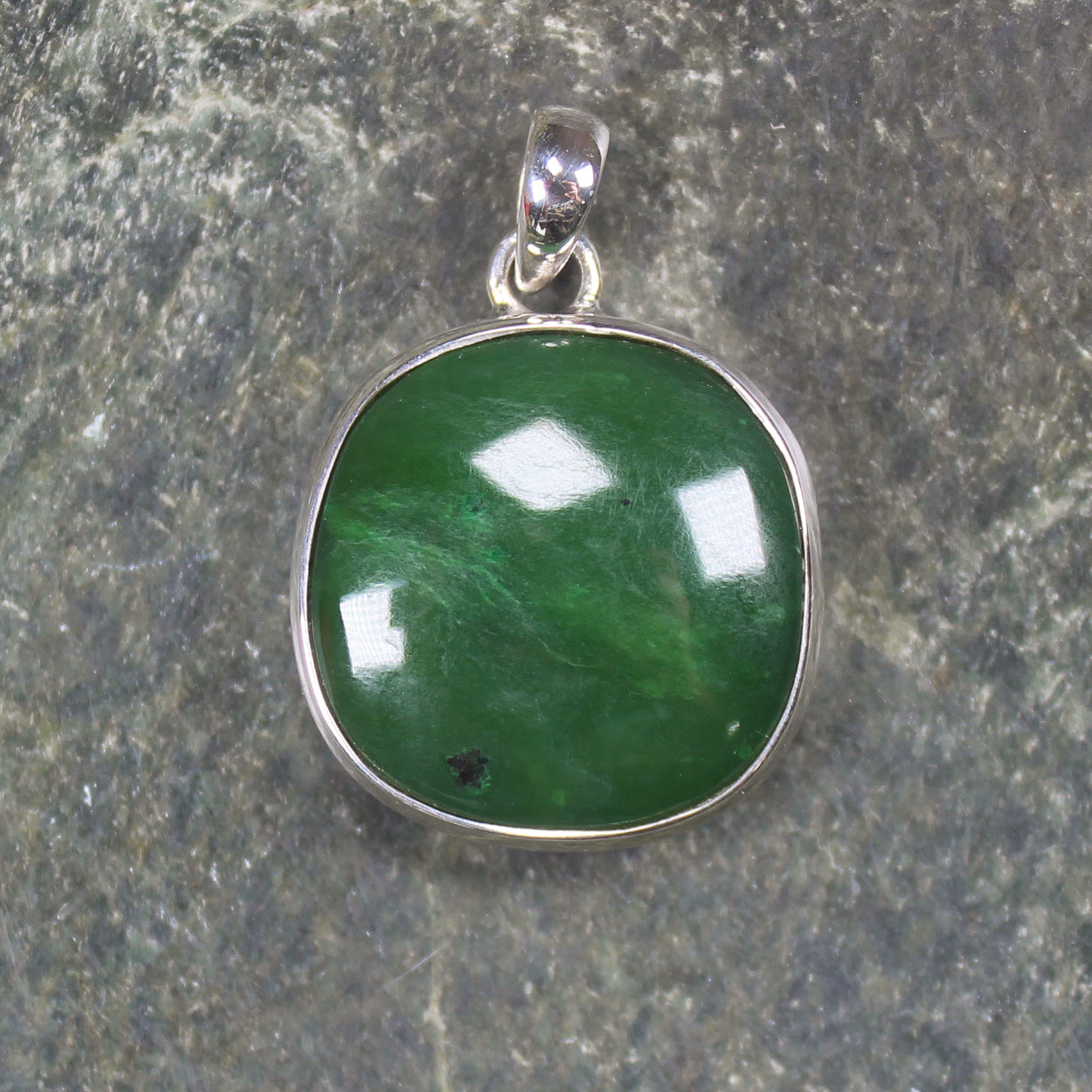 Kawakawa Pounamu pendant set in Sterling Silver - NZ Greenstone