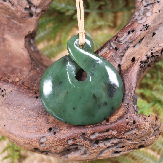 Twist or Pikorua carved from Hapopo Pounamu - NZ Greenstone