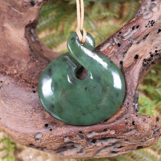 Twist or Pikorua carved from Hapopo Pounamu - NZ Greenstone