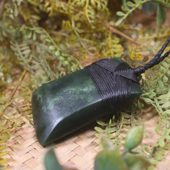 Kawakawa Pounamu Toki