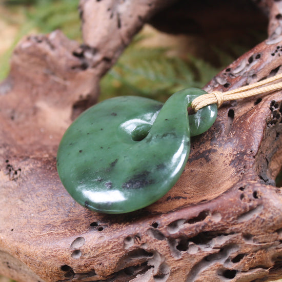 Twist or Pikorua carved from Hapopo Pounamu - NZ Greenstone