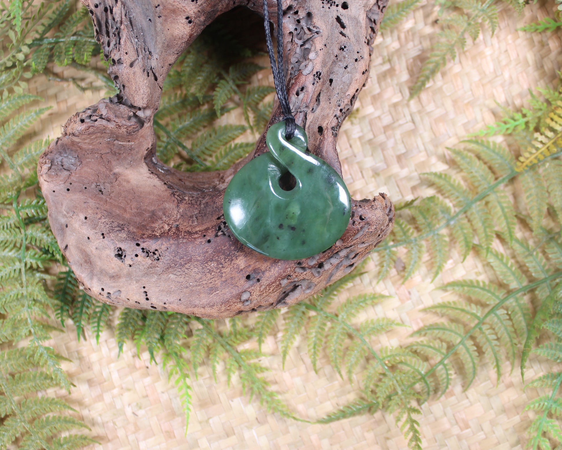 Twist or Pikorua carved from Hapopo Pounamu - NZ Greenstone