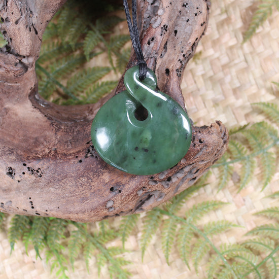 Twist or Pikorua carved from Hapopo Pounamu - NZ Greenstone