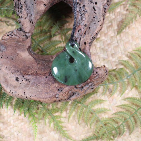 Twist or Pikorua carved from Hapopo Pounamu - NZ Greenstone