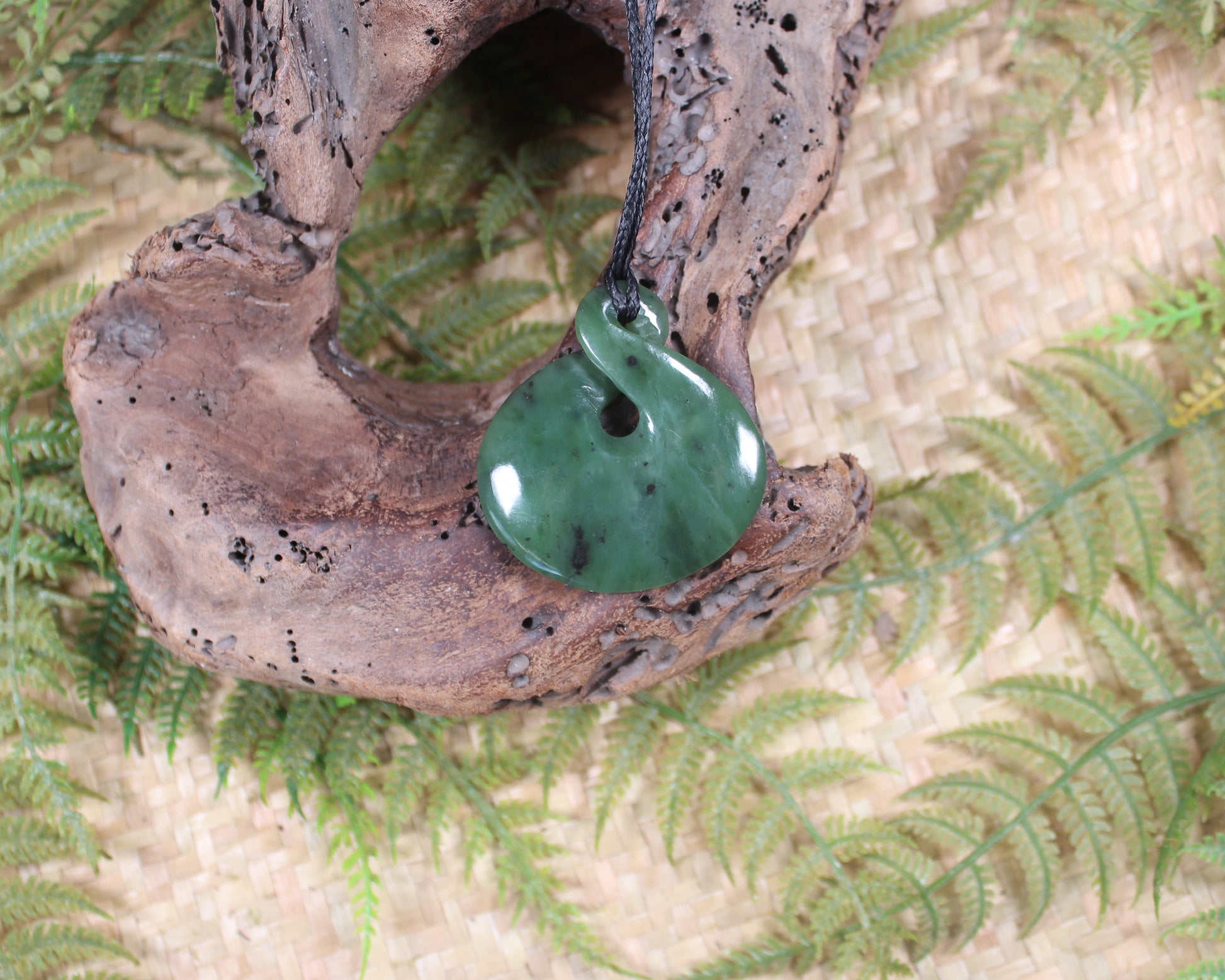 Twist or Pikorua carved from Hapopo Pounamu - NZ Greenstone