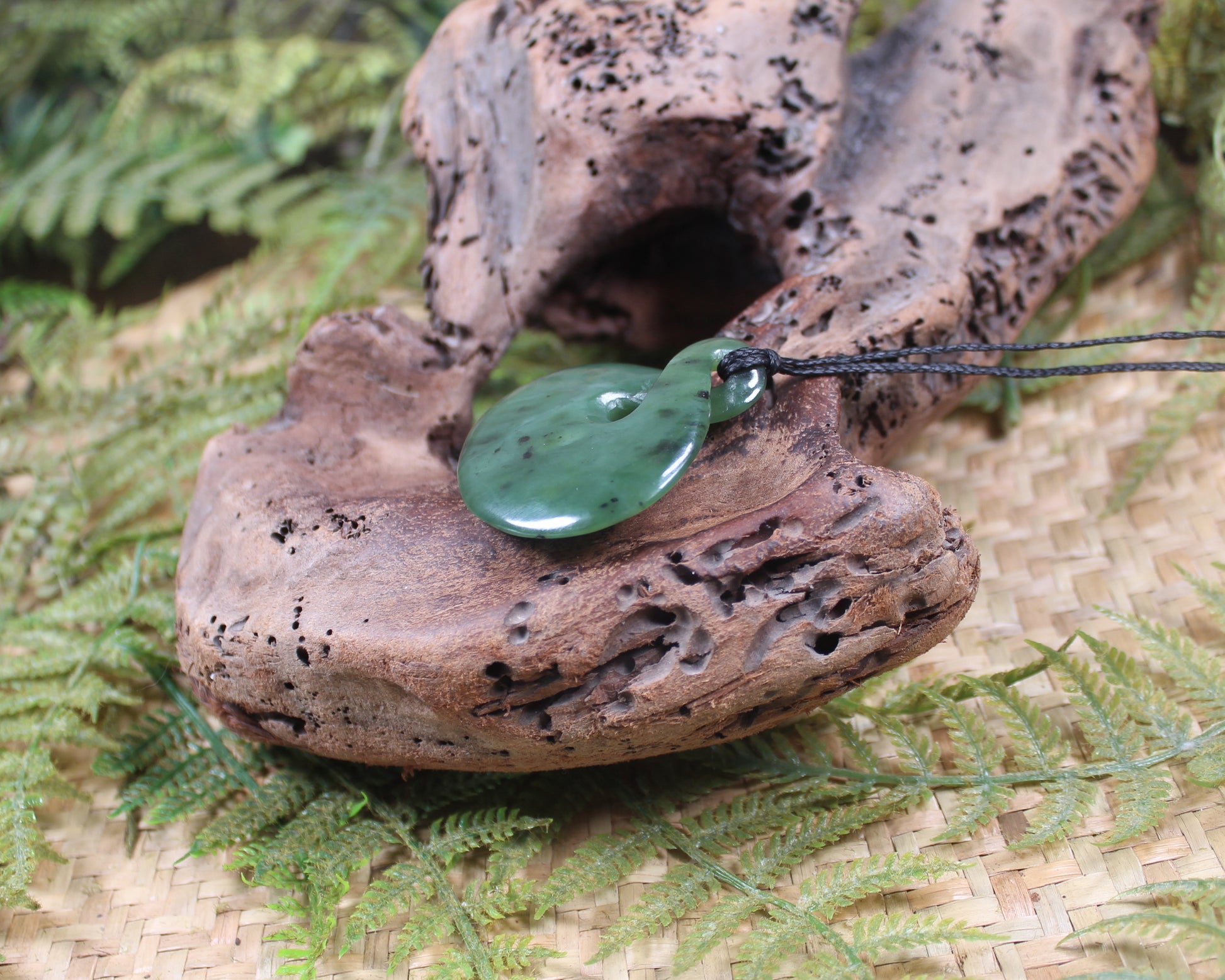 Twist or Pikorua carved from Hapopo Pounamu - NZ Greenstone