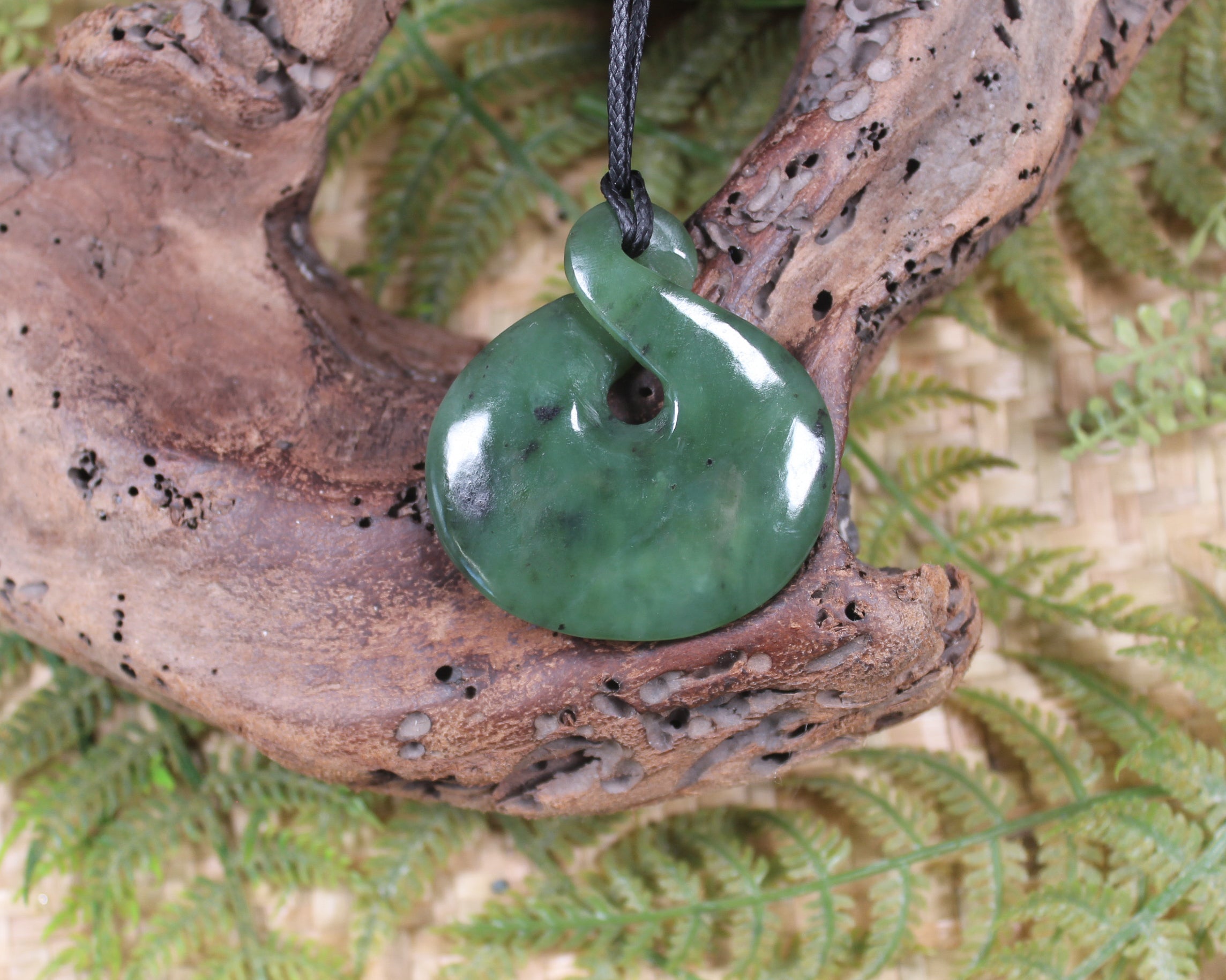 Twist or Pikorua carved from Hapopo Pounamu - NZ Greenstone