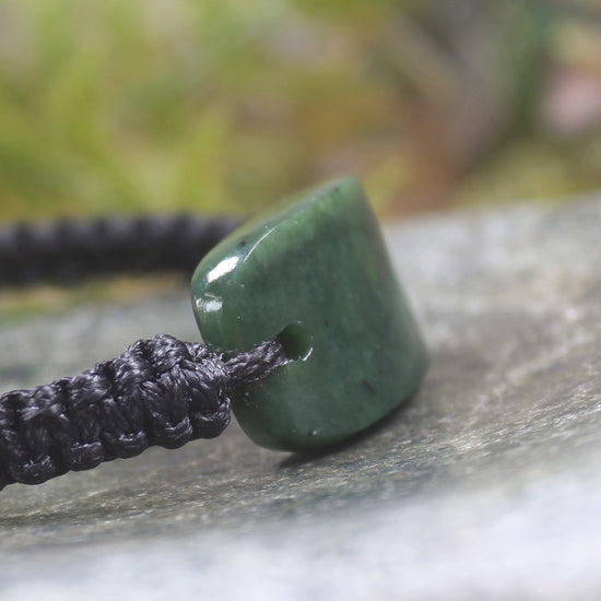 Adjustable cord bracelet with Kawakawa Pounamu