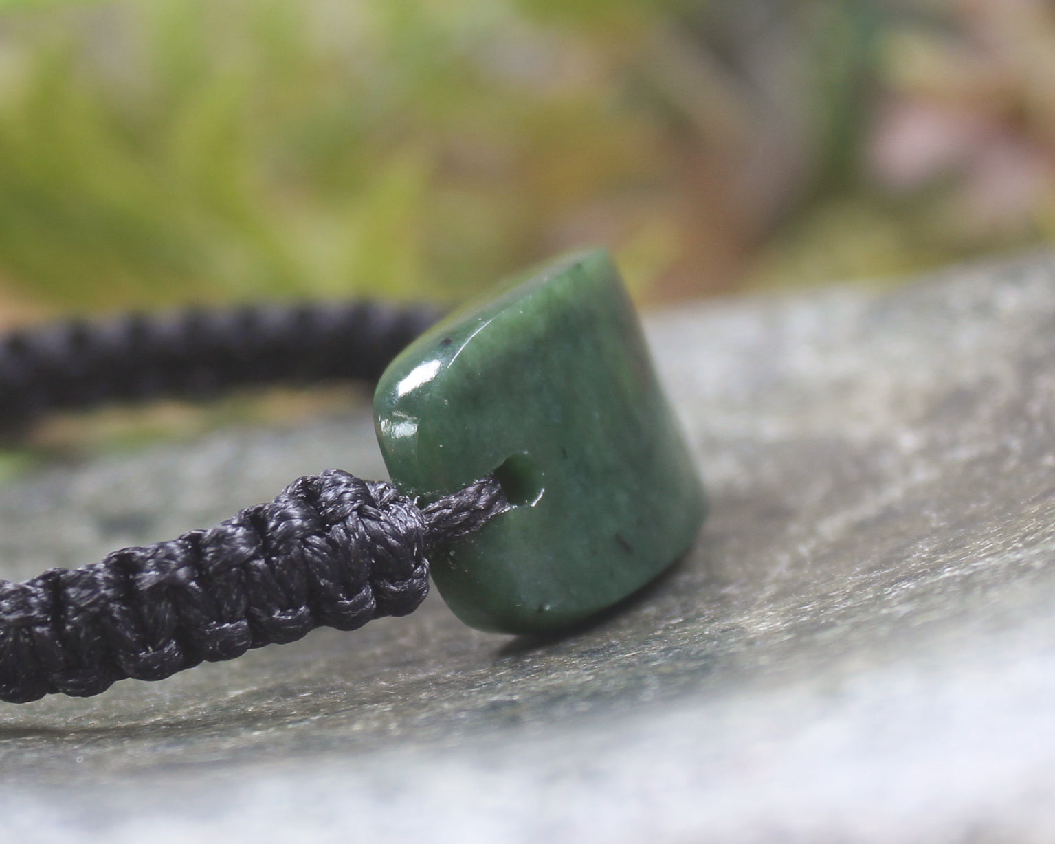 Adjustable cord bracelet with Kawakawa Pounamu