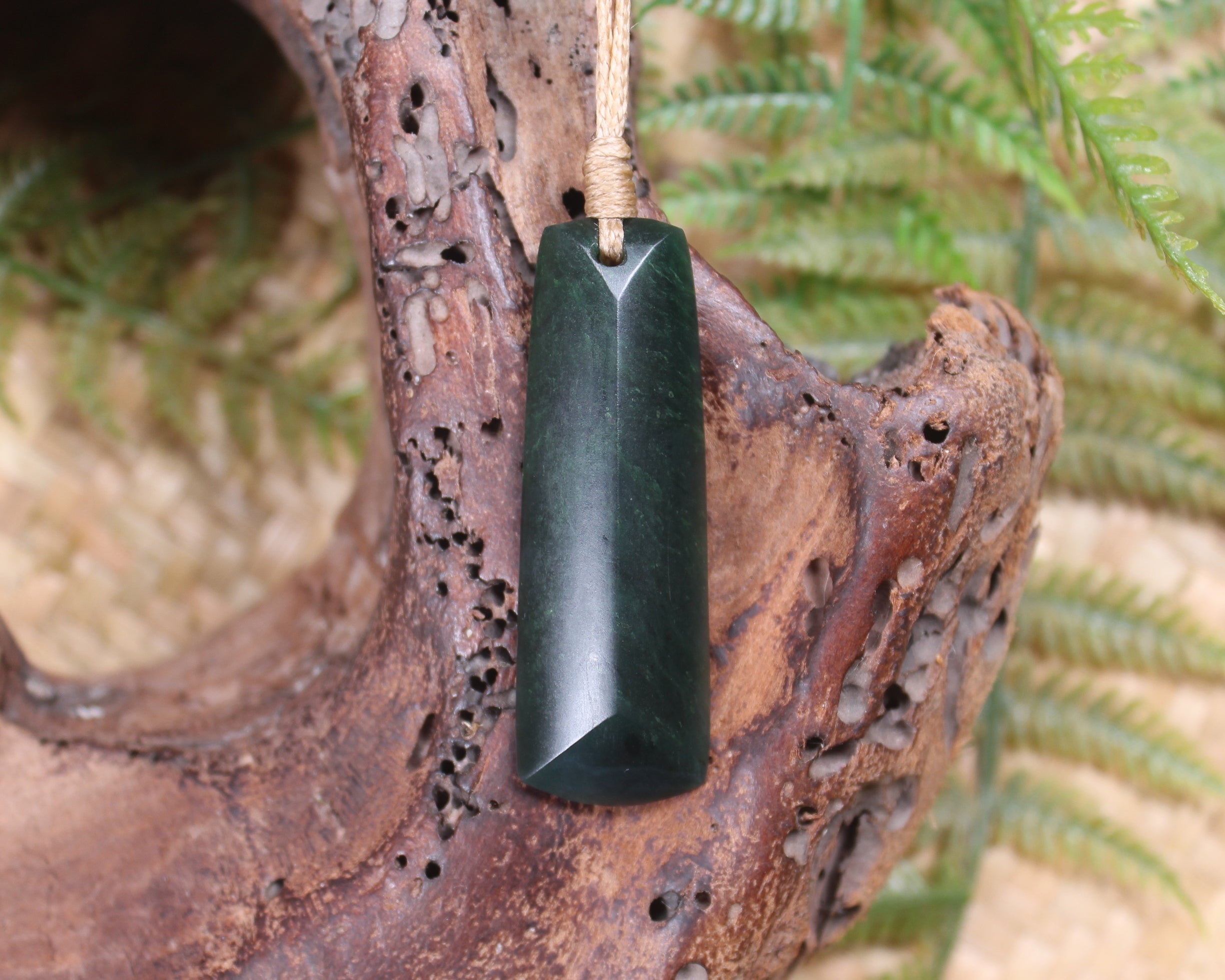 Kawakawa Pounamu Toki