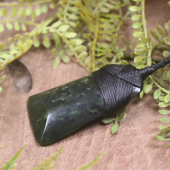 Rimu Pounamu Toki - NZ Greenstone
