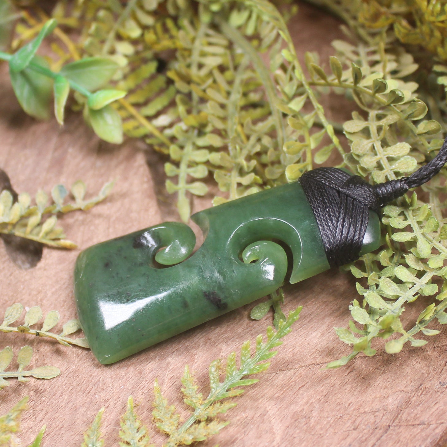 Hapopo Pounamu Toki with Koru - NZ Greenstone