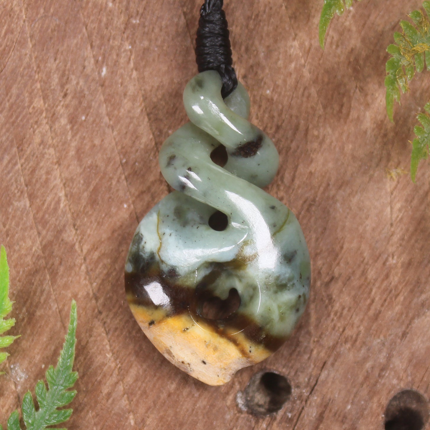 Twist or Pikorua carved from Flower Jade Pounamu - NZ Greenstone