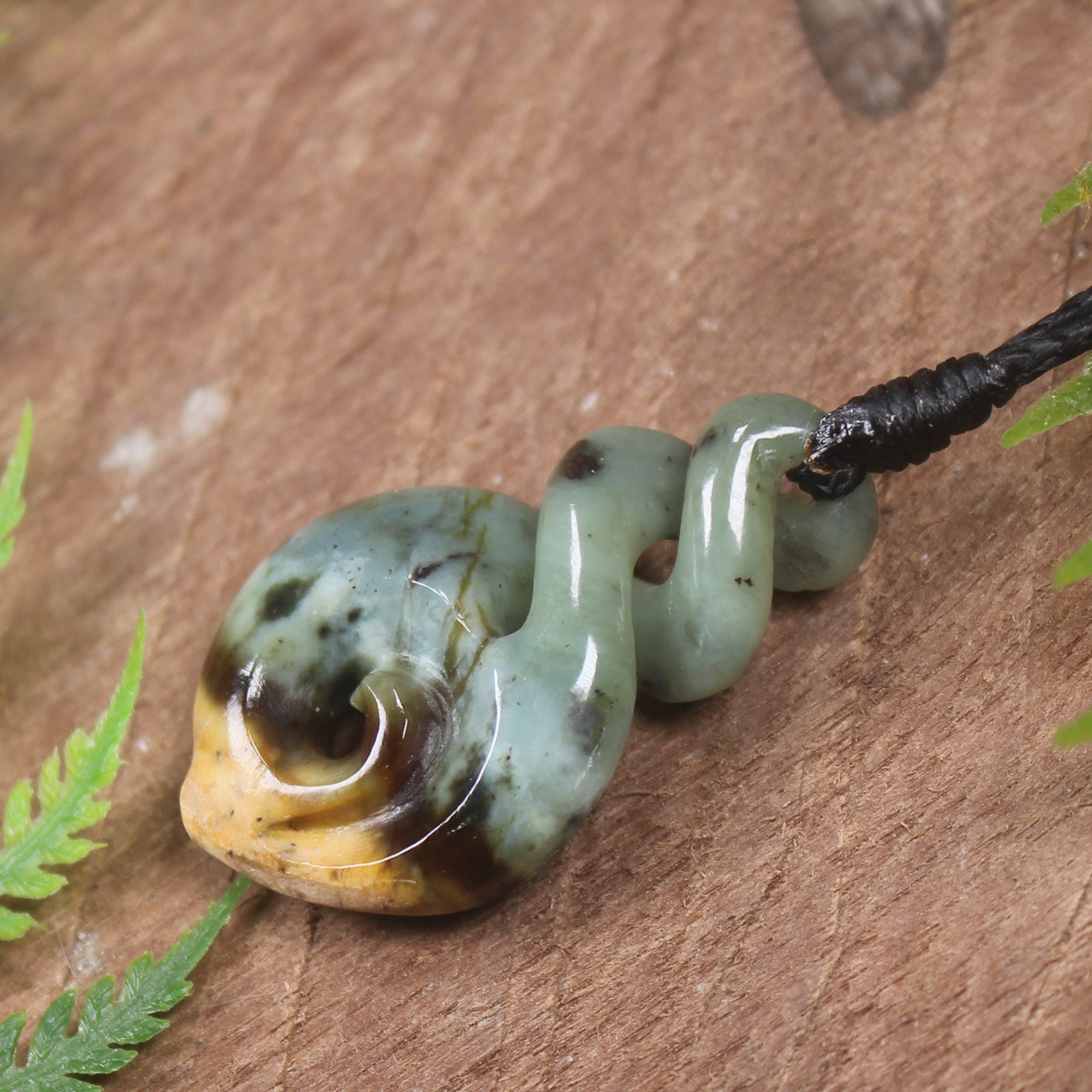 Twist or Pikorua carved from Flower Jade Pounamu - NZ Greenstone
