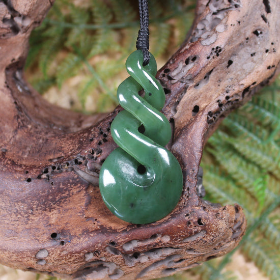 Twist or Pikorua carved from Hapopo Pounamu - NZ Greenstone