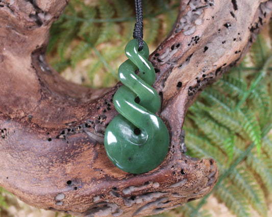 Twist or Pikorua carved from Hapopo Pounamu - NZ Greenstone