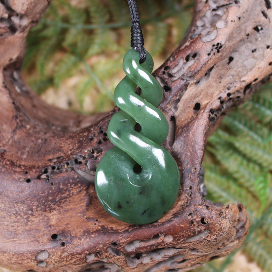 Twist or Pikorua carved from Hapopo Pounamu - NZ Greenstone