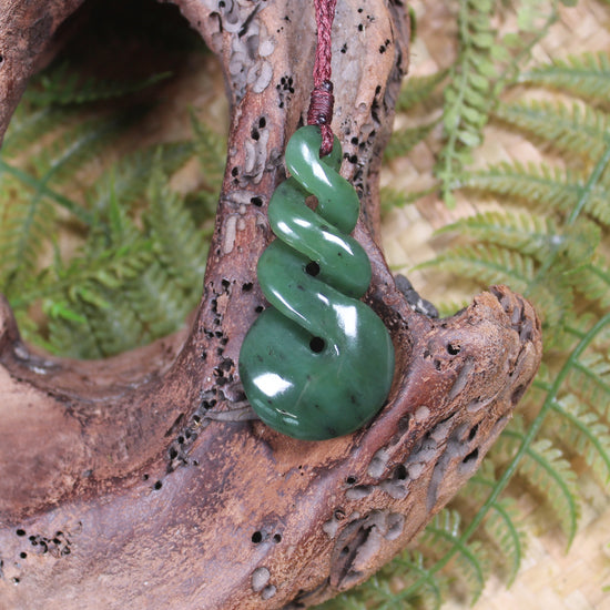Twist or Pikorua carved from Hapopo Pounamu - NZ Greenstone