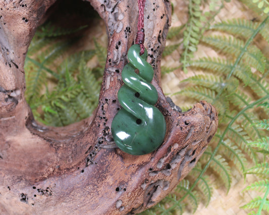 Twist or Pikorua carved from Hapopo Pounamu - NZ Greenstone