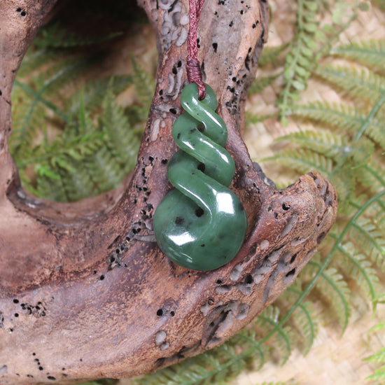 Twist or Pikorua carved from Hapopo Pounamu - NZ Greenstone
