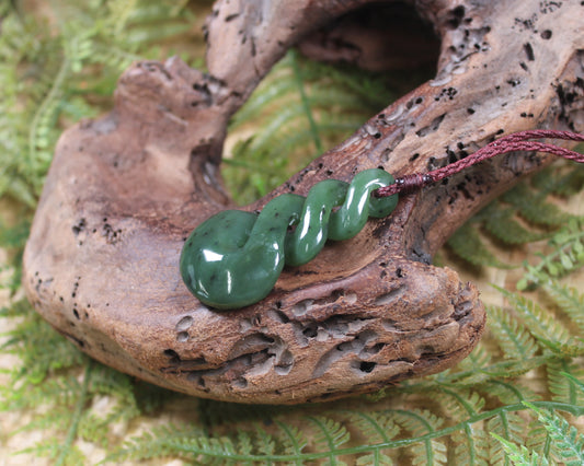 Twist or Pikorua carved from Hapopo Pounamu - NZ Greenstone