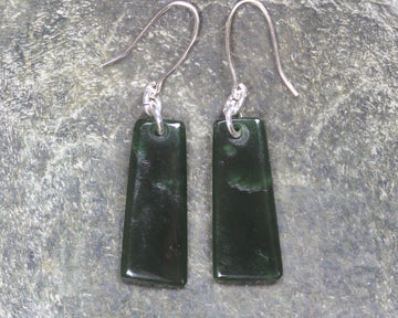 Roimata or Teardrop earrings carved from Kawakawa Pounamu - NZ Greenstone