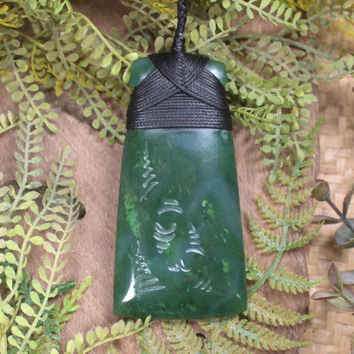 Hapopo Pounamu Toki - NZ Greenstone