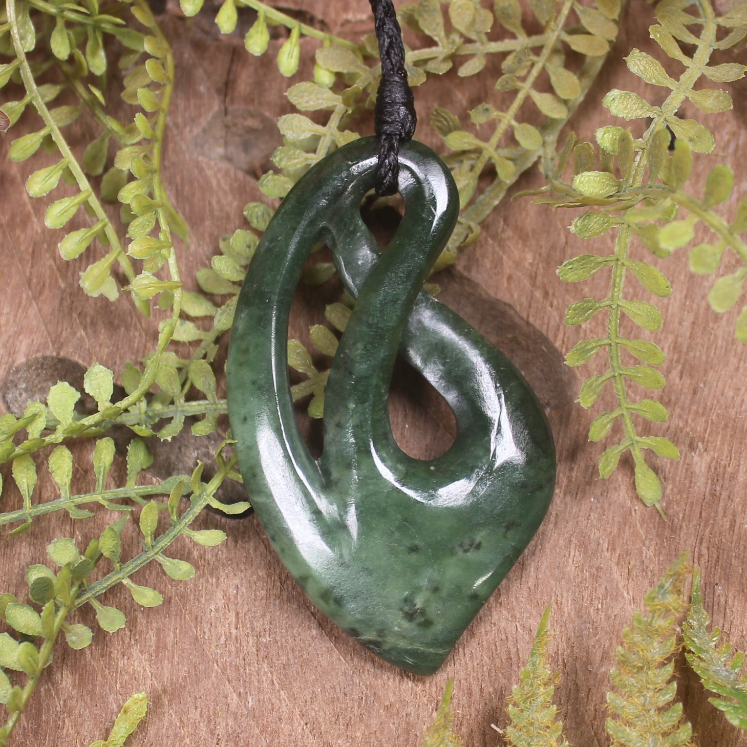 Twist or Pikorua carved from Kawakawa Pounamu - NZ Greenstone