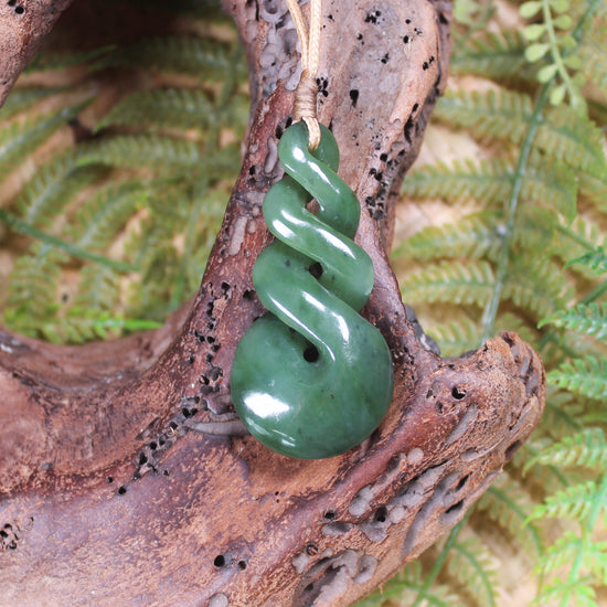Twist or Pikorua carved from Hapopo Pounamu - NZ Greenstone