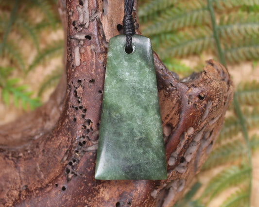 Hapopo Pounamu Toki - NZ Greenstone