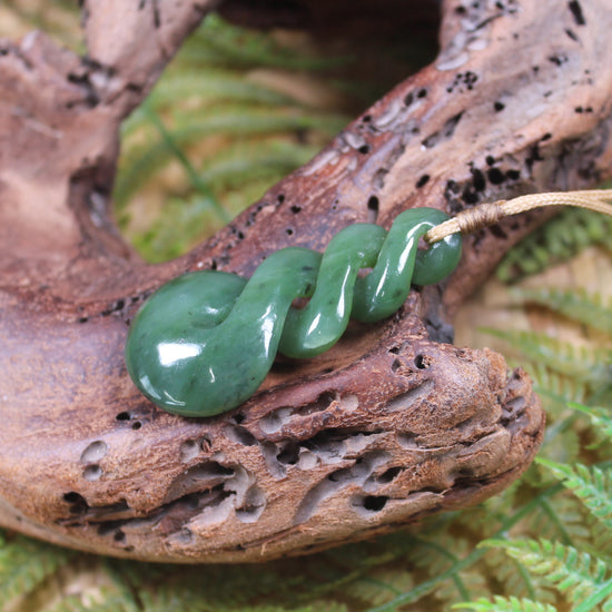 Twist or Pikorua carved from Hapopo Pounamu - NZ Greenstone